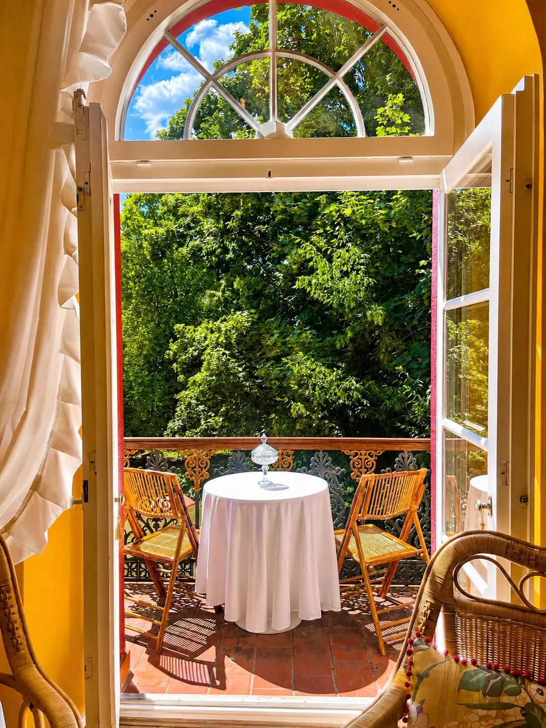 Salon-Oliver-Scheuermann-Balkon-im-Amalienschloss